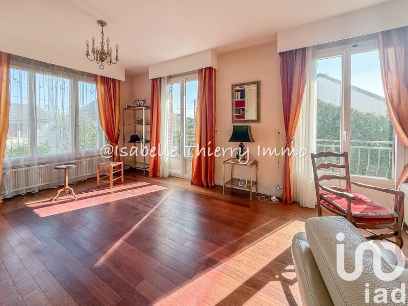 Maison - 182 m² - 9 pièces