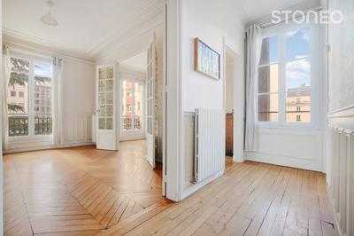 Appartement ancien - 70 m² - 4 pièces