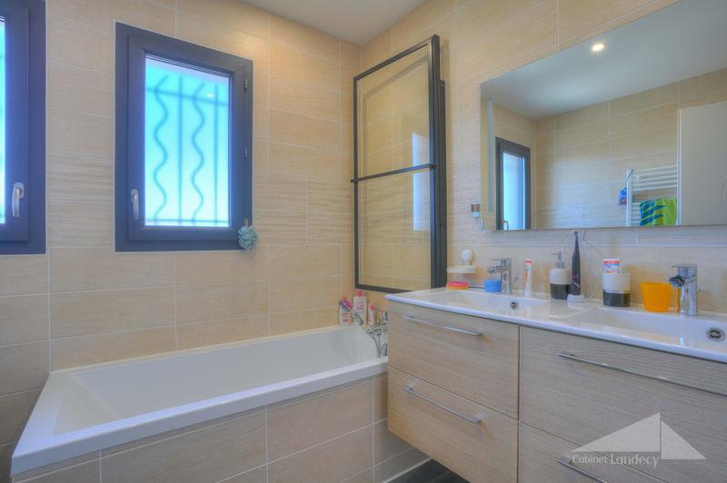 Maison - 121 m² - 5 pièces