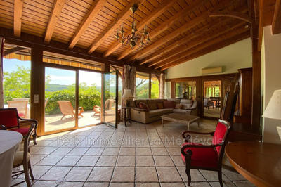 Propriété - 200 m² - 7 pièces