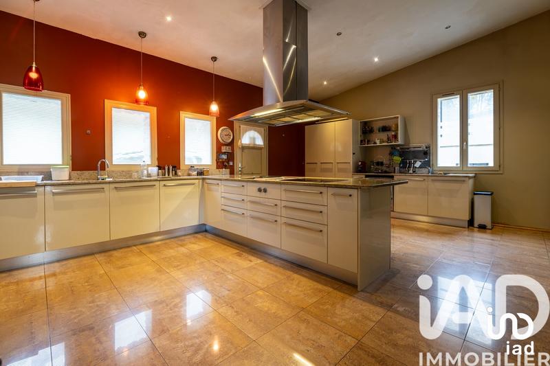 Maison - 280 m² - 13 pièces