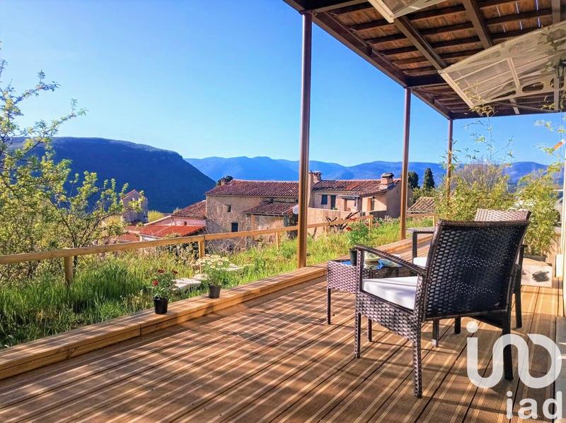 Maison - 180 m² - 6 pièces