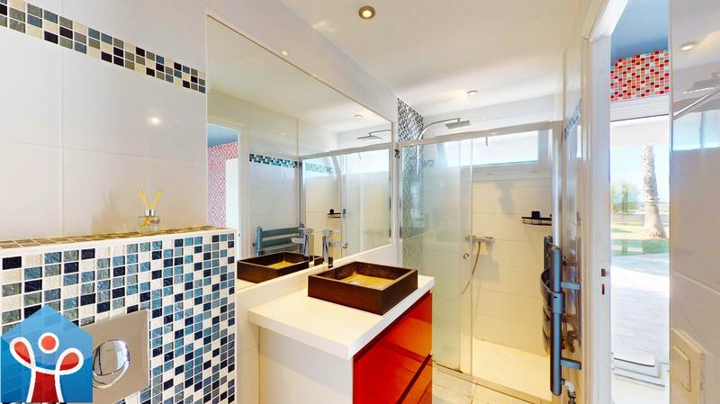 Maison - 230 m² - 5 pièces