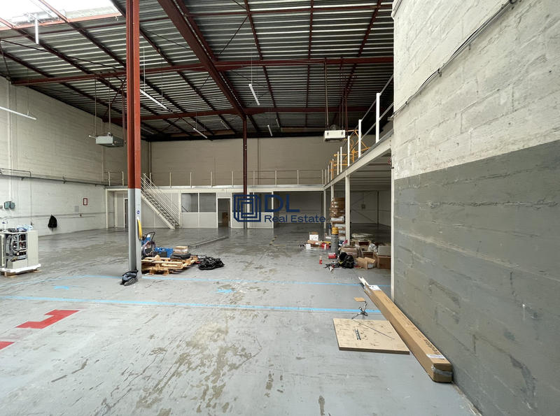 Entrepôt - 630 m²