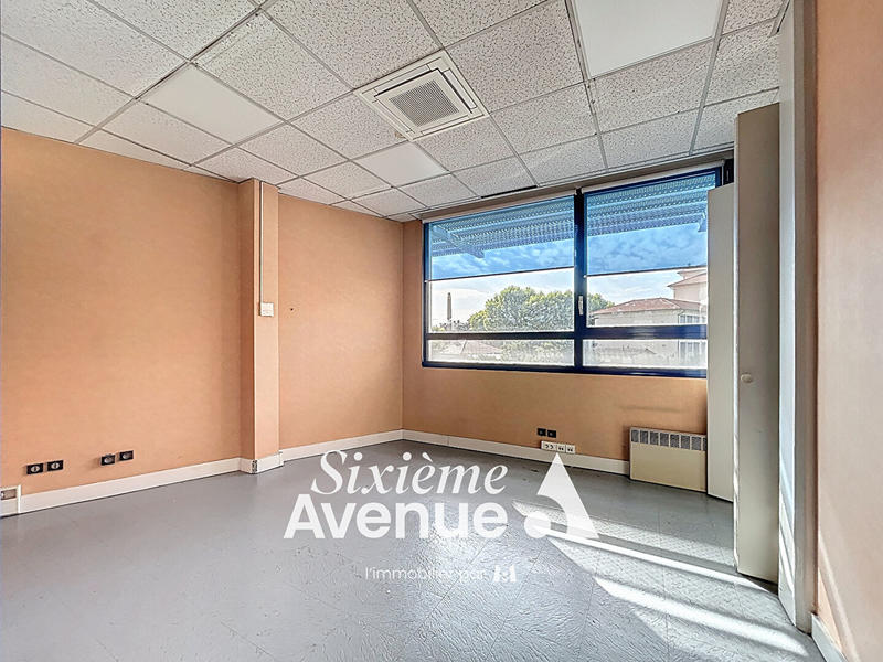 Local d'activité / Entrepôt - 925 m²