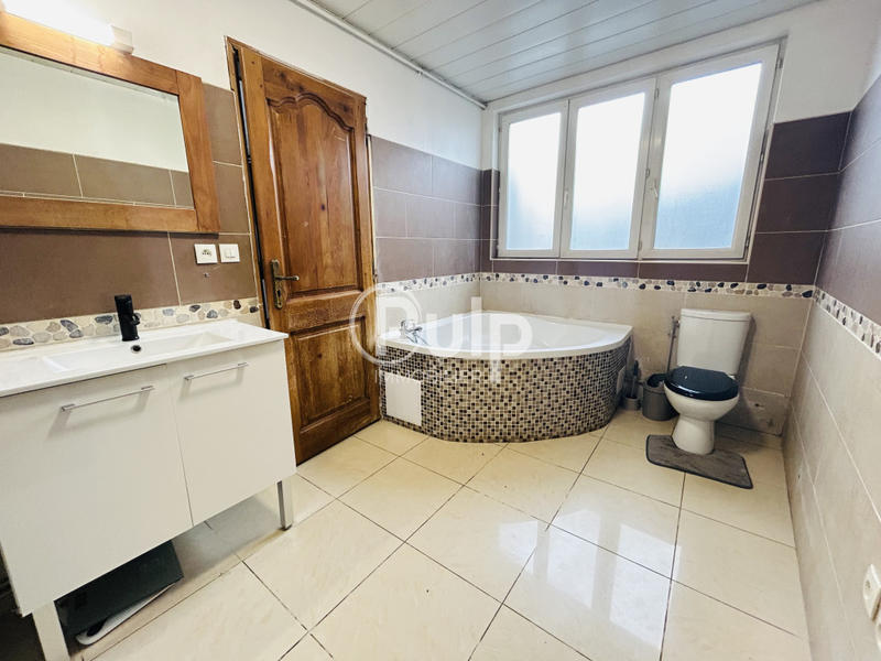 Maison - 102 m² - 8 pièces