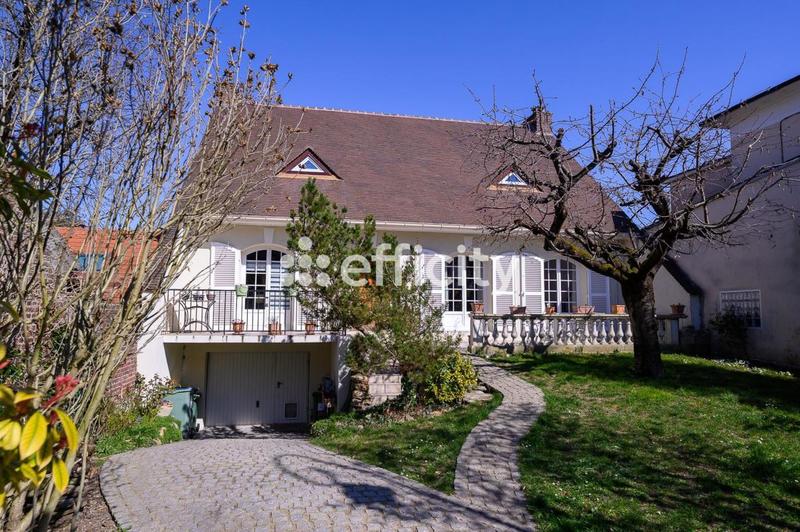 Maison - 330 m² - 7 pièces