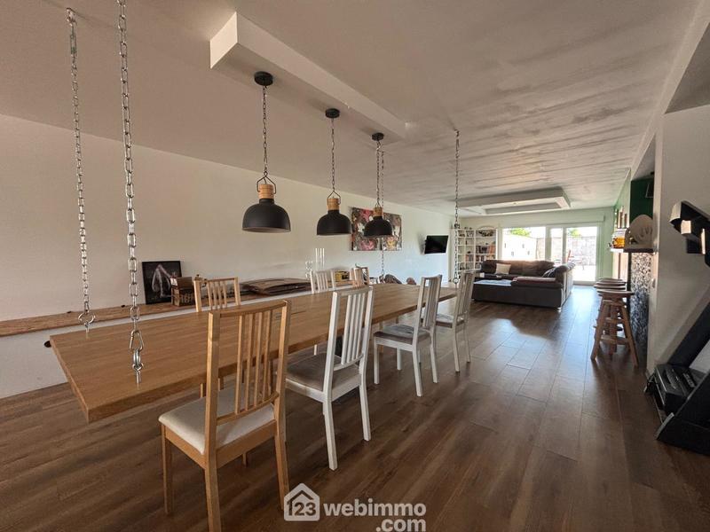 Maison - 226 m² - 7 pièces