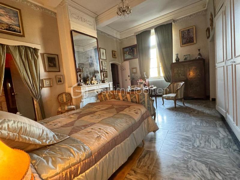 Demeure - 360 m² - 13 pièces