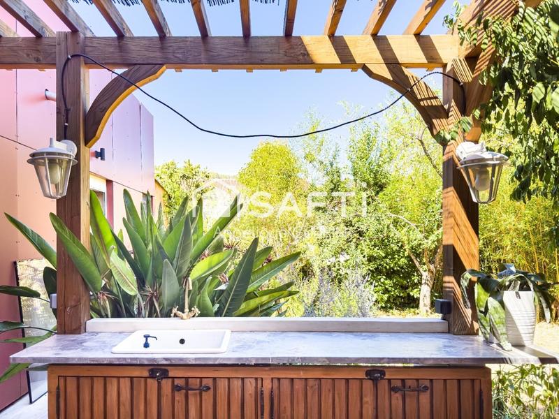 Maison - 318 m² - 9 pièces