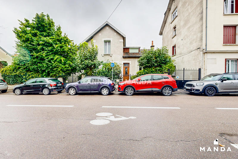 Chambre - 9 m² - 5 pièces