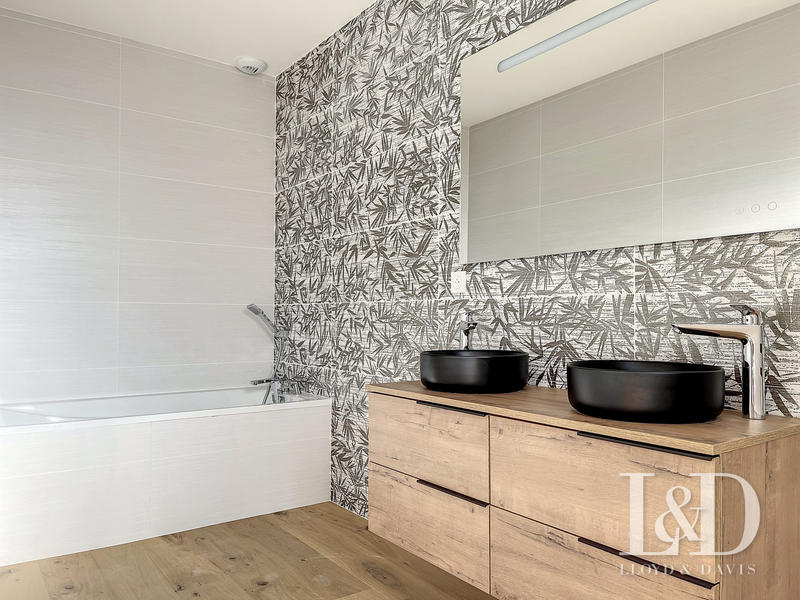 Villa - 216 m² - 5 pièces