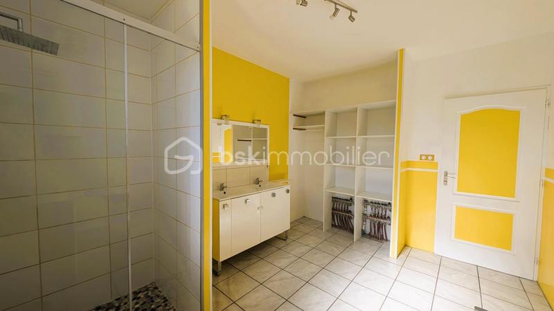 Maison traditionnelle - 176 m² - 8 pièces