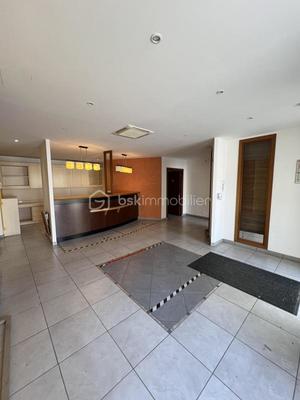 Local commercial - 250 m² - 15 pièces