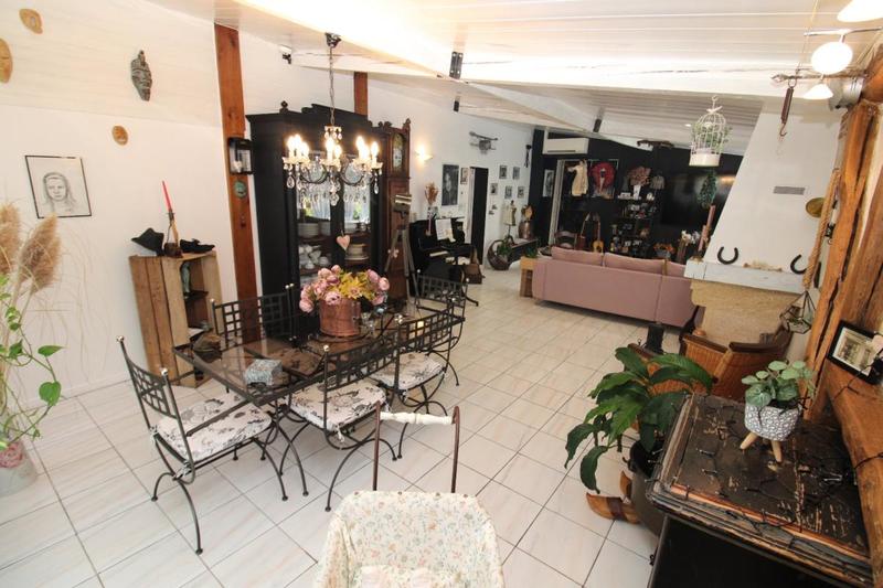 Propriété - 1 m² - 11 pièces