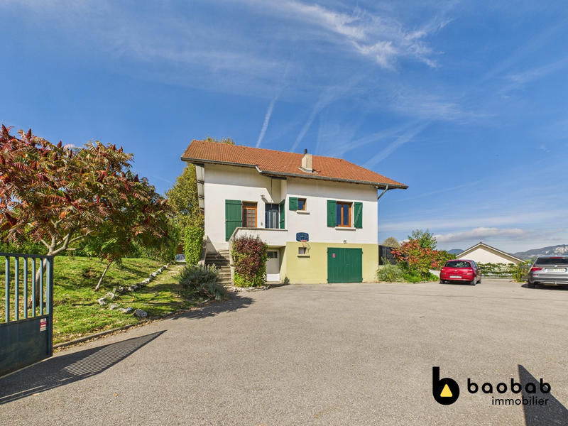 Maison - 199 m² - 8 pièces