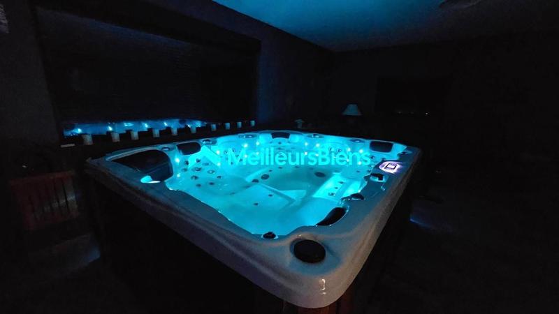 Maison - 328 m² - 8 pièces