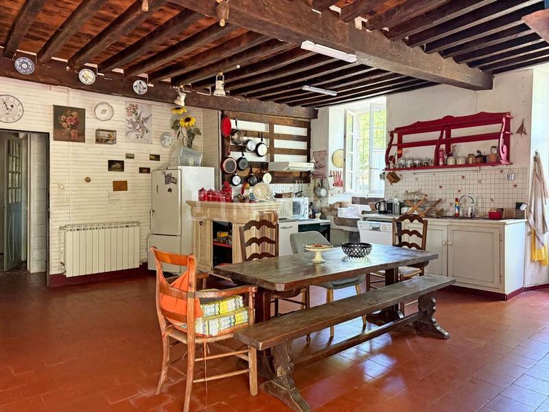 Maison - 325 m² - 8 pièces