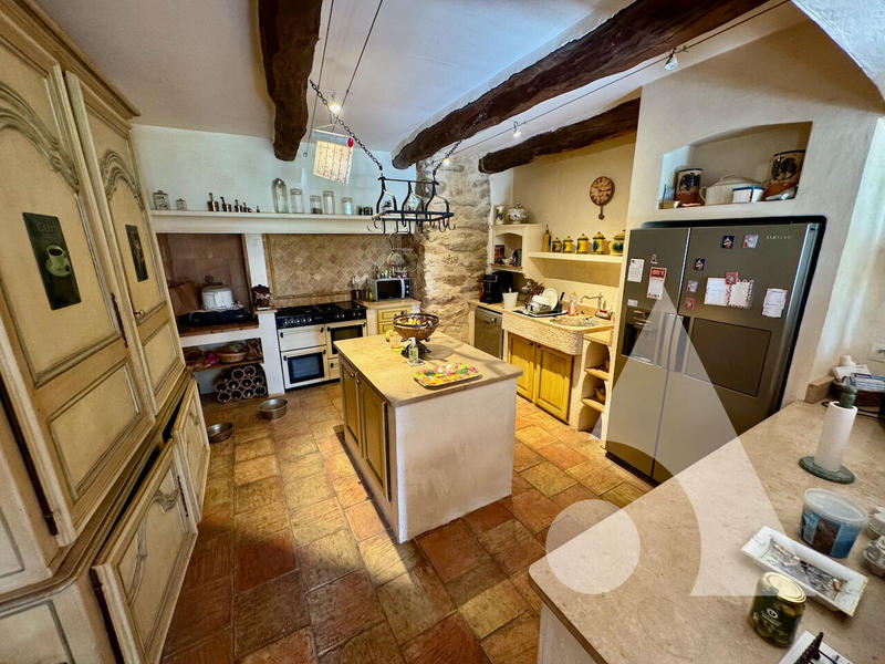 Maison - 640 m² - 18 pièces