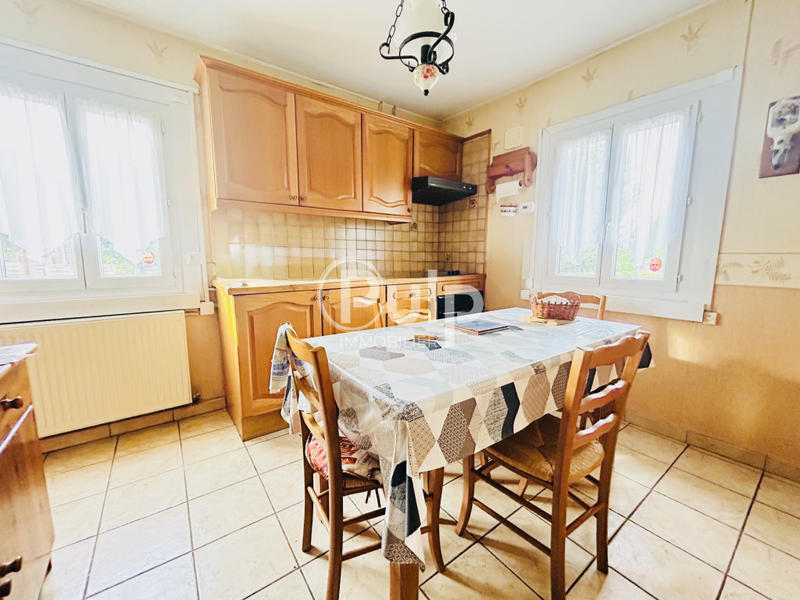 Maison - 122 m² - 8 pièces