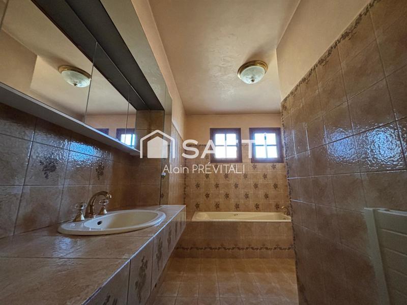 Maison - 186 m² - 8 pièces