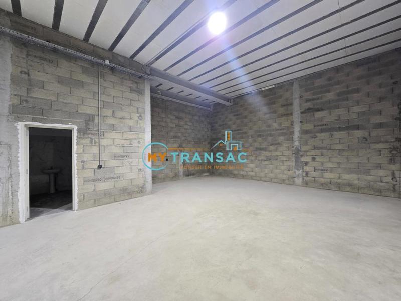 Local d'activité / Entrepôt - 256 m²
