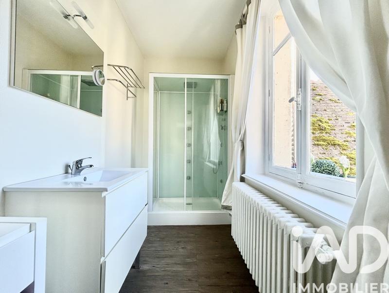 Maison - 230 m² - 8 pièces