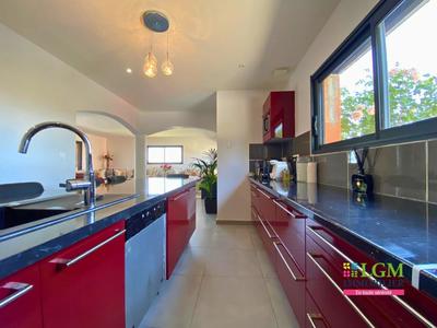 Maison - 159 m² - 6 pièces