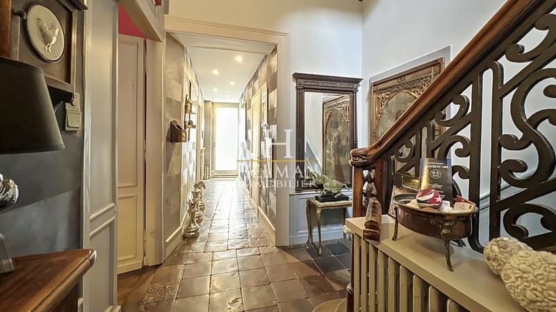 Maison - 301 m² - 11 pièces