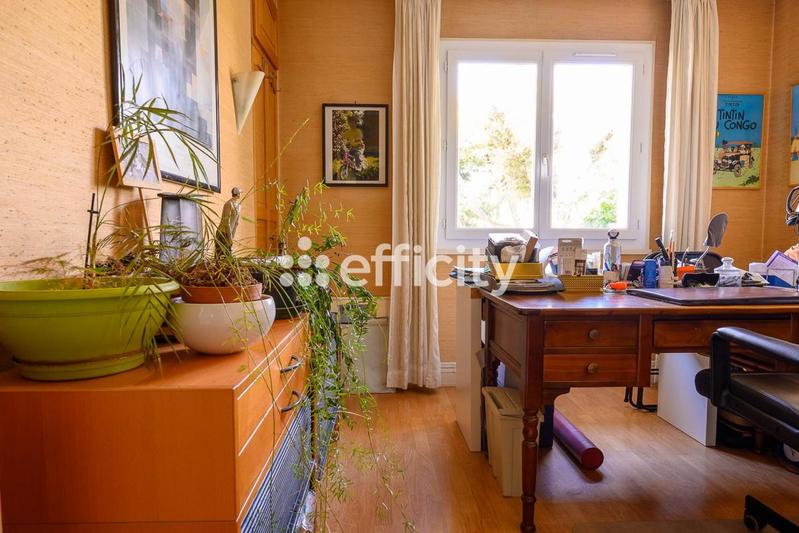 Maison - 330 m² - 7 pièces