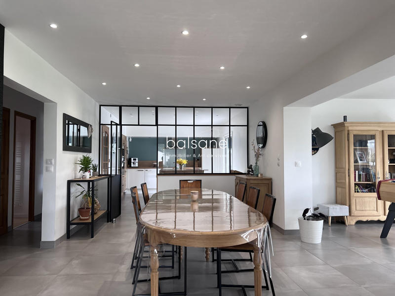 Maison - 185 m² - 9 pièces