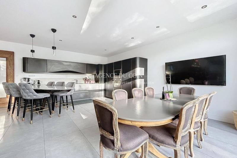 Villa - 324 m² - 6 pièces