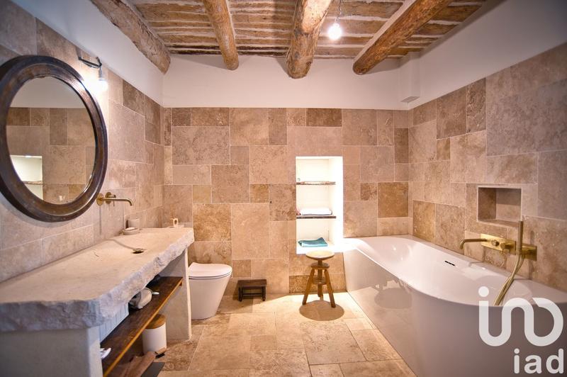 Maison - 243 m² - 9 pièces