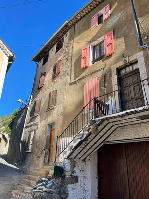 Maison de village - 105 m² - 10 pièces