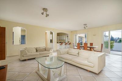 Maison - 200 m² - 6 pièces