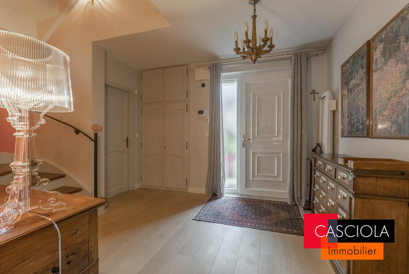 Maison - 318 m² - 8 pièces