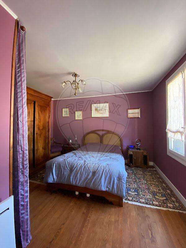 Maison - 220 m² - 8 pièces