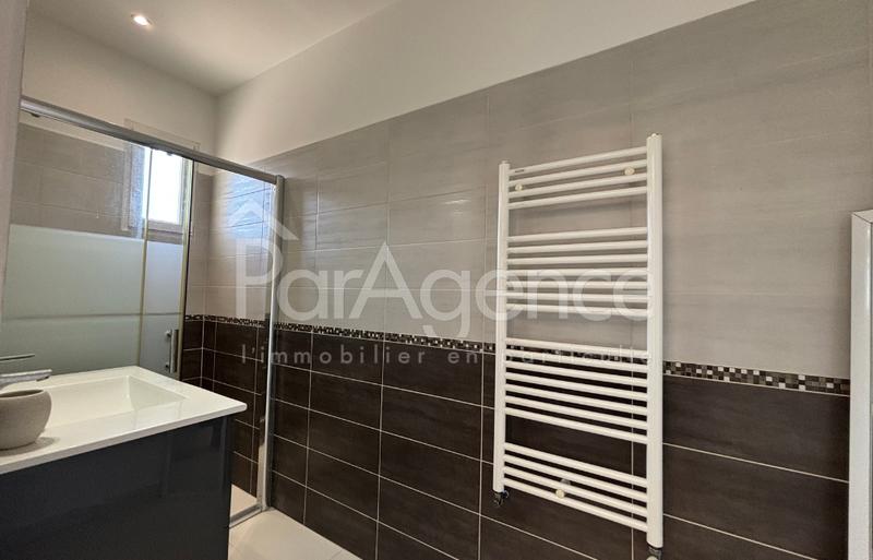 Maison - 248 m² - 9 pièces