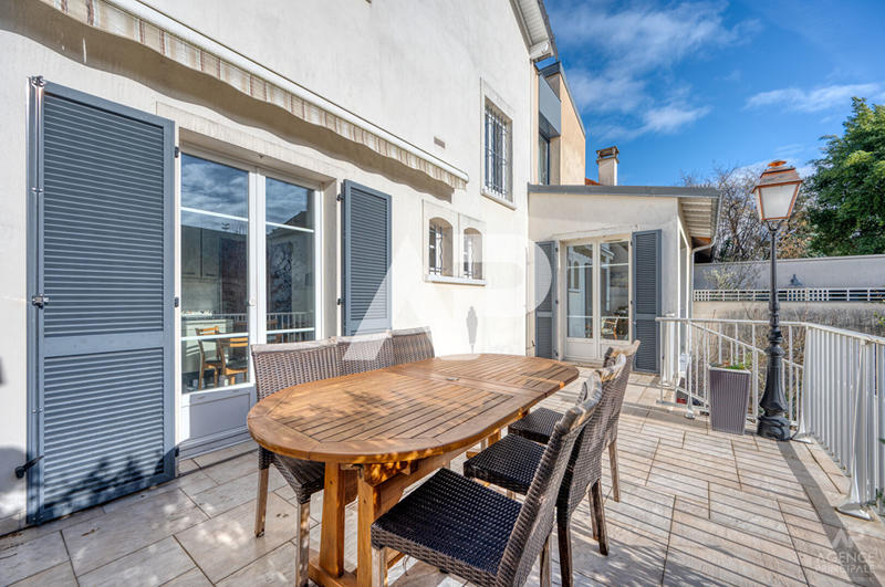 Maison - 179 m² - 7 pièces