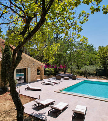 Maison - 250 m² - 8 pièces