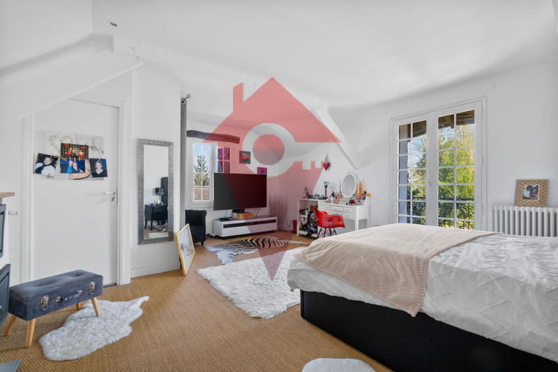 Propriété - 399 m² - 13 pièces