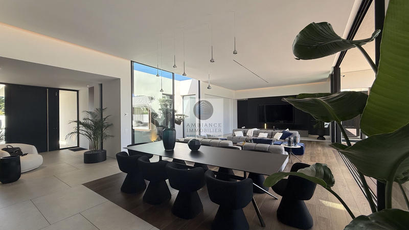 Maison - 282 m² - 7 pièces