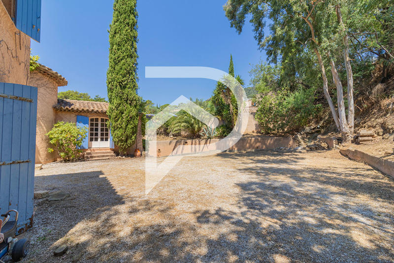 Maison - 380 m² - 10 pièces