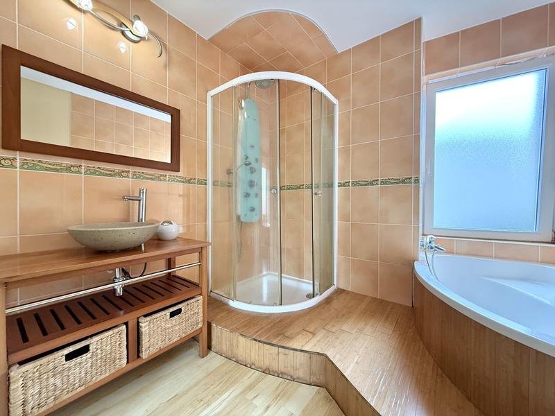 Maison - 195 m² - 10 pièces