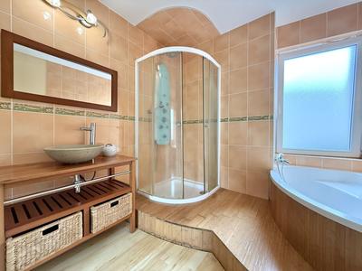 Maison - 195 m² - 10 pièces