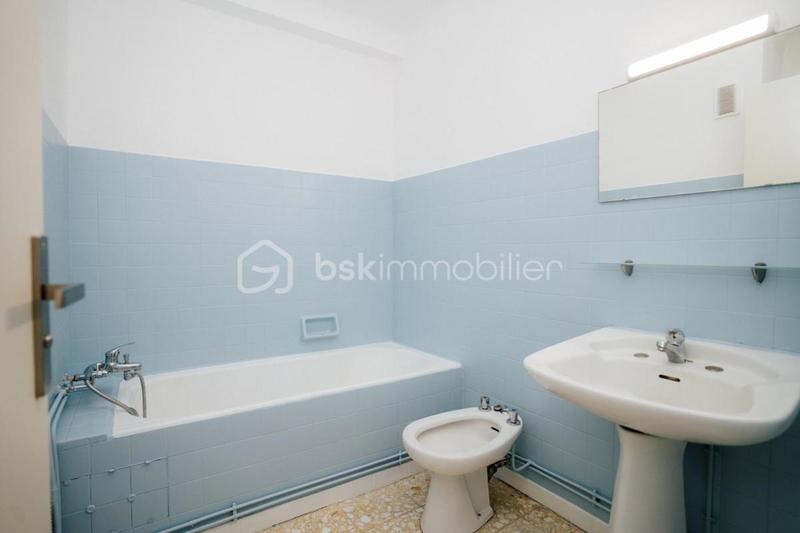 Appartement - 80 m² - 3 pièces