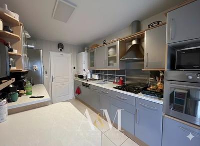 Appartement - 90 m² - 4 pièces