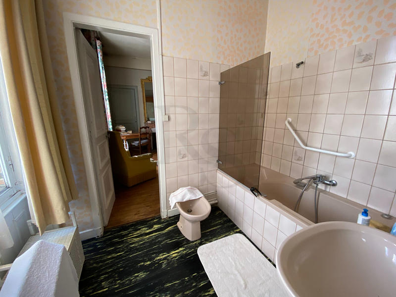 Maison - 220 m² - 9 pièces