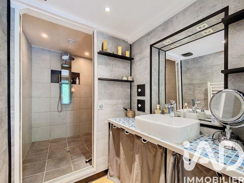 Maison - 226 m² - 7 pièces