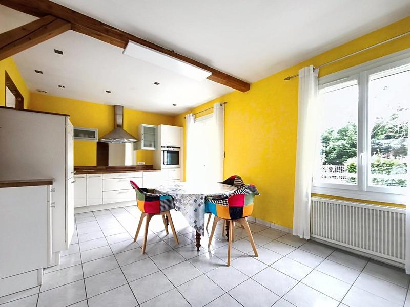 Maison - 90 m² - 5 pièces